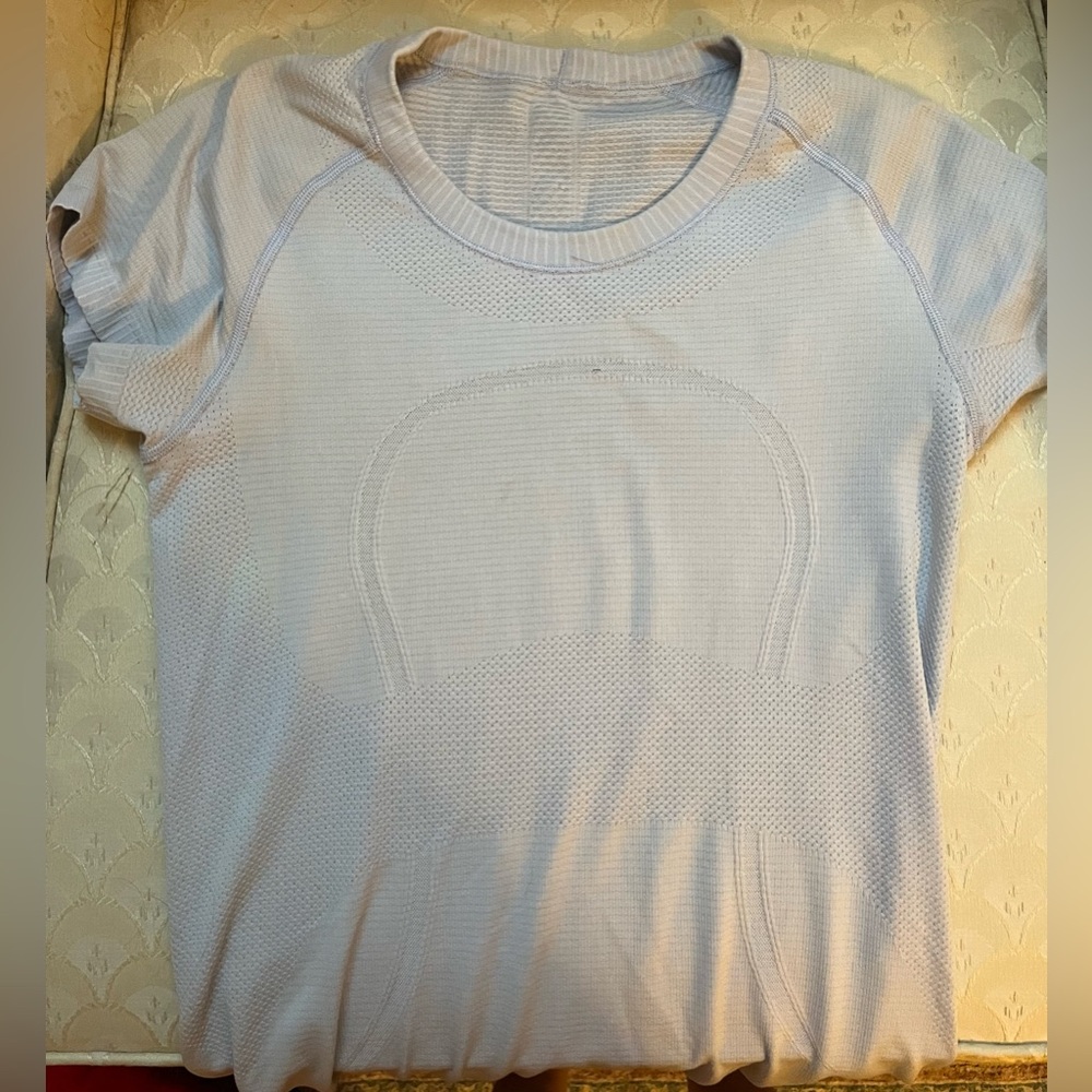 Good condition. Size 6. Small hole on front. See photo. Price reflects.